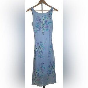 B. Smart sleeveless, light blue chiffon midi or maxi dress